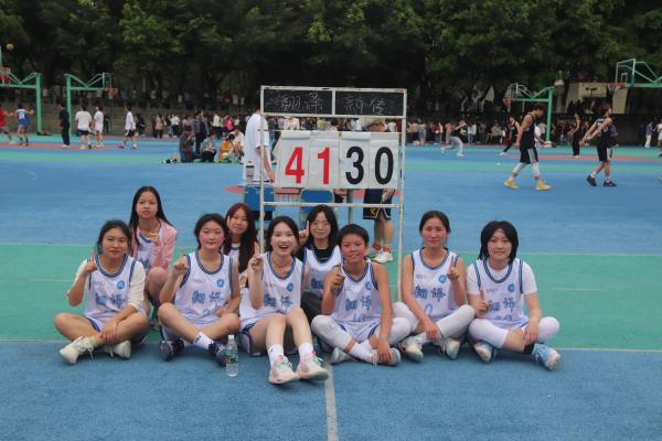 一点英雄气 千里快哉风——我院学子在四川外国语大学第九届篮球联赛中奋力拼搏