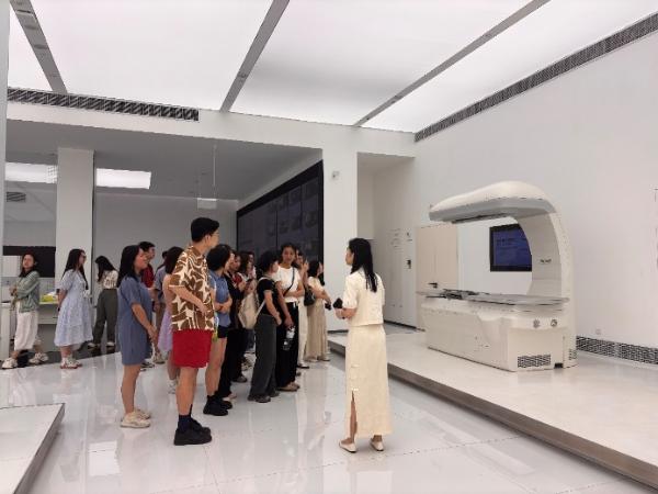 我院第七届海扶医学翻译教改班企业参观之旅圆满结束