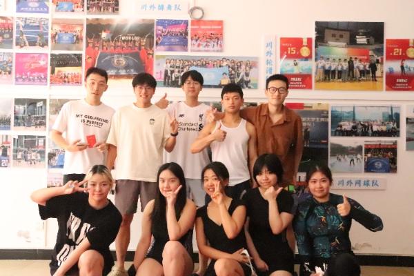 喜报|我院学子在第一届师生游泳比赛中荣获佳绩