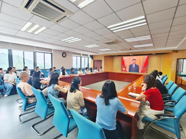 观盛会凝心聚力 话初心砥砺前行——翻译学院师生与中国语言文化学院师生共同观看庆祝中国共产党成立105周年大会
